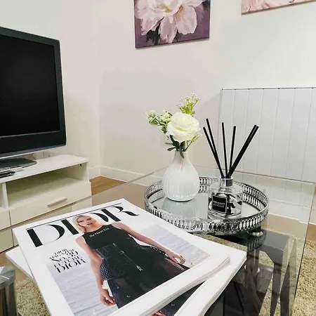 Lovely 1-bedroom In Near Subway