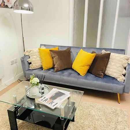 Lovely 1-bedroom In Near Subway *