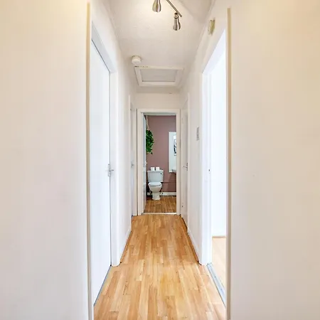 2br Flat Walk To Buchanan Hydro With Parking 格拉斯哥