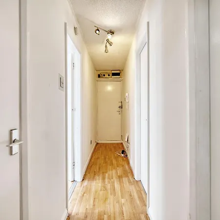 2br Flat Walk To Buchanan Hydro With Parking