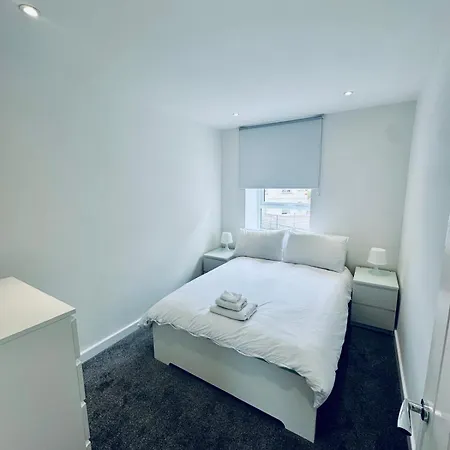 Modern 2 Bedroom With Extra Loft Bedroom