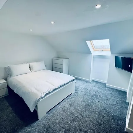 Modern 2 Bedroom With Extra Loft Bedroom * Glasgow