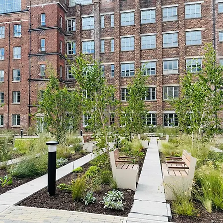 Apartment Modern Flat In Free Parking & Wifi
