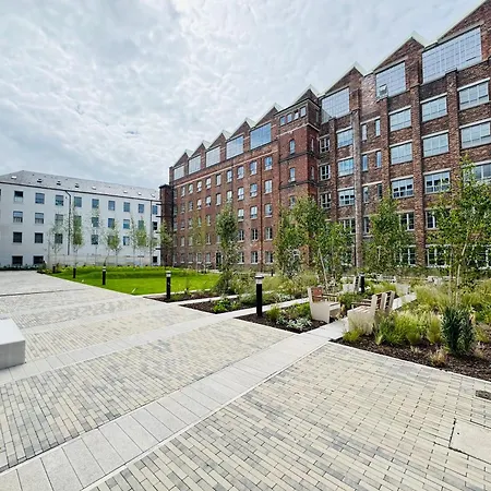 Modern Flat In Free Parking & Wifi Glasgow