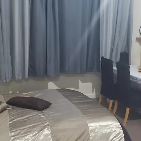 Cosy And Bright 3-bedroom Flat