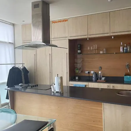 Проживание в семье 2B2B Sunshine Accommodation In The City Centre *