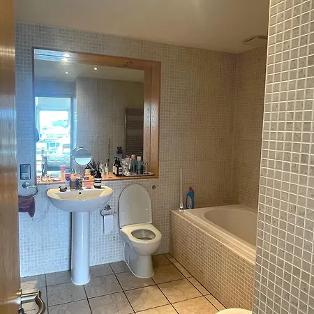 Проживание в семье 2B2B Sunshine Accommodation In The City Centre Глазго