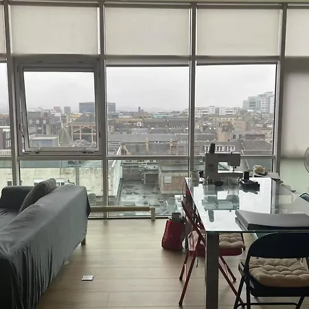 2B2B Sunshine Accommodation In The City Centre Проживание в семье