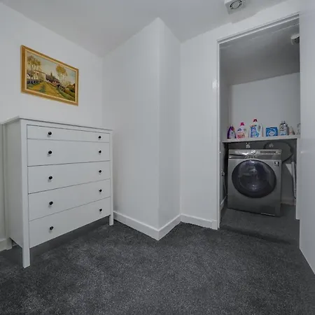 Semesterbostad Luxurious Royal 2br Apartment, Centre
