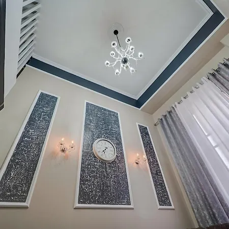 Luxurious Royal 2br Apartment, Centre Semesterbostad *