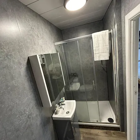 Central Studio Apartment *