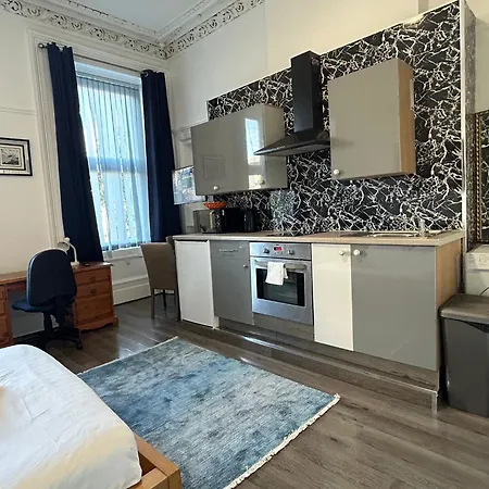 Central Studio Apartment Glasgow