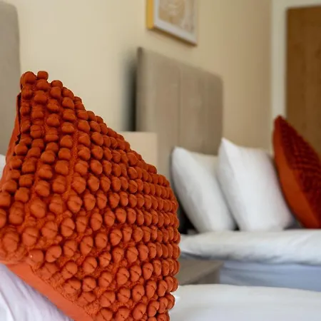 3 Bdr Flat By Caledonia Luxe Short Lets & Serviced * Glasgow