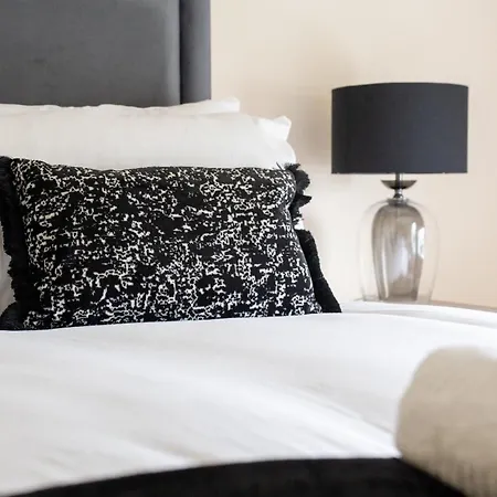 Daire 3 Bdr Flat By Caledonia Luxe Short Lets & Serviced *