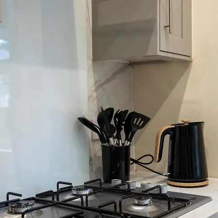 3 Bdr Flat By Caledonia Luxe Short Lets & Serviced *