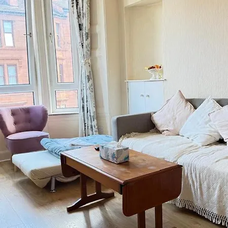 One Bedroom Flat Close To Centre And Amenities Glasgow