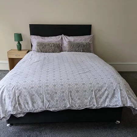 Very Large Roomz Glasgow