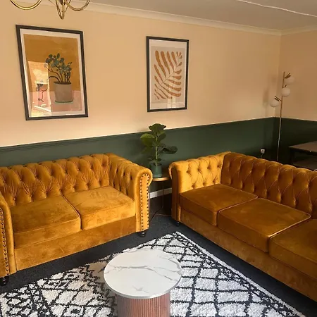 3br Flat Sleeps 6 West End Sights Driveway Glasgow