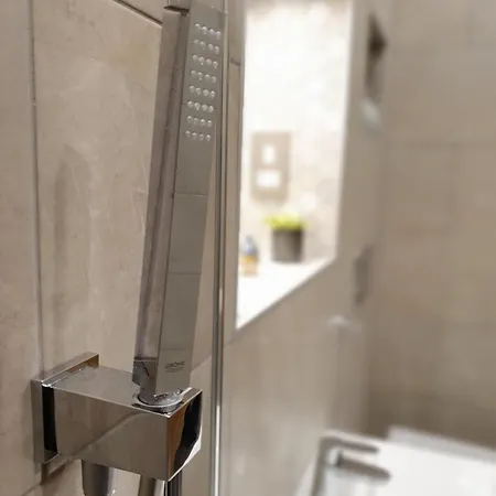 Апартаменты Unique Victorian In *