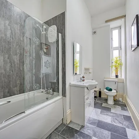 شقة Group 4br Sleeps 11 Near Ibrox Parking