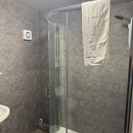 Centre 2 Bed Apartment *