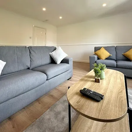 Spacious 2 Bed Near Airport * 格拉斯哥