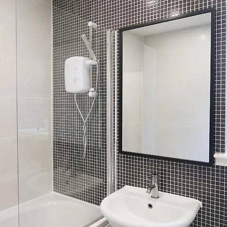 公寓 Spacious 2 Bed Near Airport