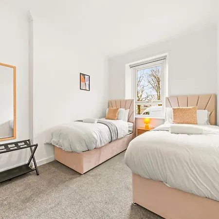 Cosy And Bright 3-bedroom Flat