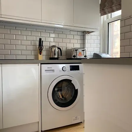 Διαμέρισμα Renovated West End Flat In