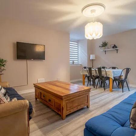 Gem Main Door Parking - Pass The Keys *