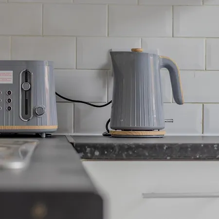 Spacious Hillhead Haven - Pass The Keys * Glasgow