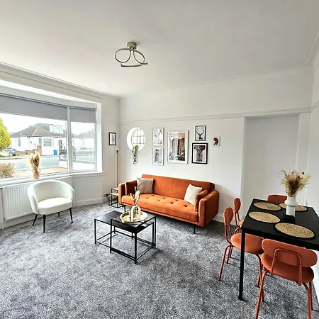 Charming 3-bed Oasis-free Parking グラスゴー