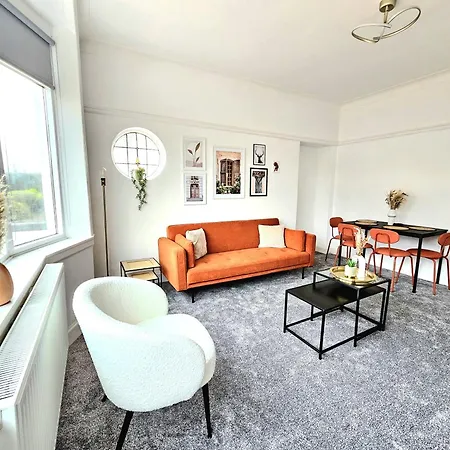 Charming 3-bed Oasis-free Parking