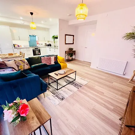 Apartment Modern Flat In Free Parking & Wifi