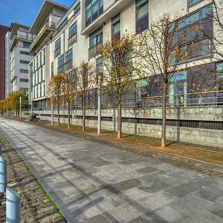 Lovely 2 Bed Water Front