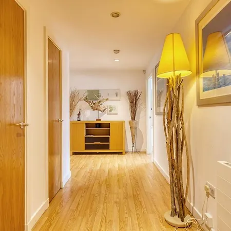 Apartment Lovely 2 Bed Water Front