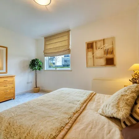 Lovely 2 Bed Water Front *