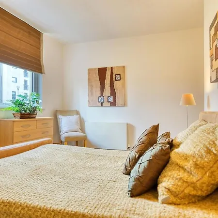 Lovely 2 Bed Water Front * Glasgow
