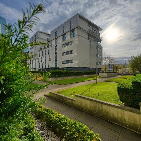 Lovely 2 Bed Water Front * Glasgow