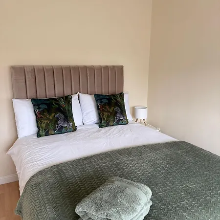 Group 3br Close To Hydro And Secc With Parking Daire *