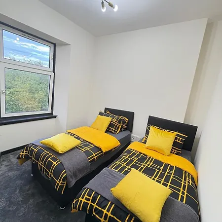 3br Modernised Sleeps 8, Walking Distance To West End, Free Parking Lägenhet *