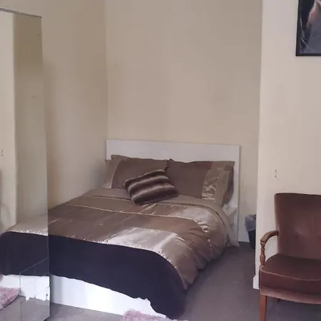 Cosy And Bright 3-bedroom Flat * Glasgow