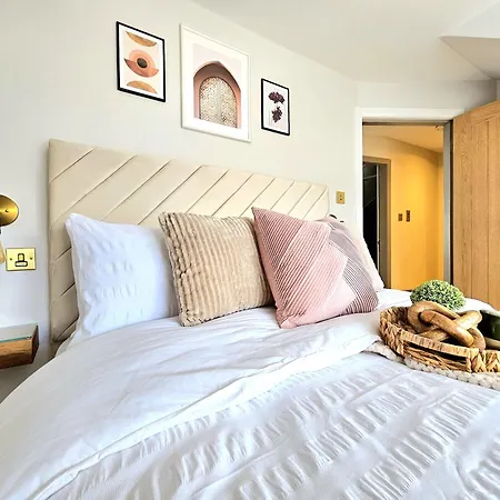 Newly Renovated Gem - Free Parking & Modern Comfort *