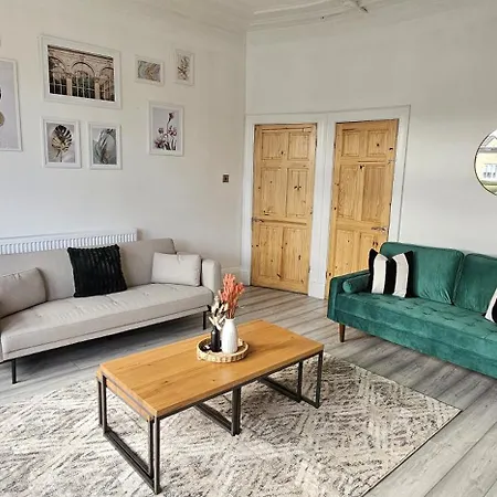 Spacious Haven With Free Parking Vakantiehuis Glasgow