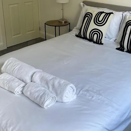 With 2 Bedrooms Apartment