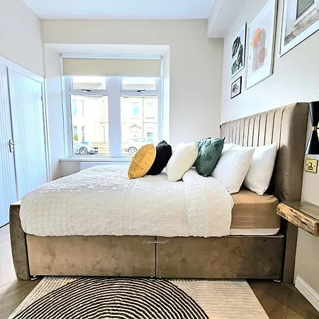 Newly Renovated Gem - Free Parking & Modern Comfort Casa de Férias *