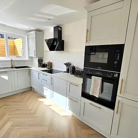 Dom wakacyjny Newly Renovated Gem - Free Parking & Modern Comfort Glasgow