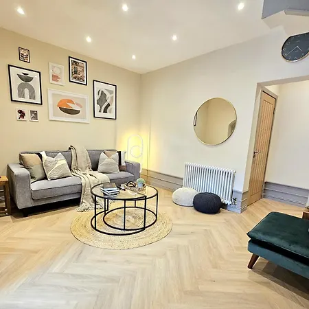 Newly Renovated Gem - Free Parking & Modern Comfort Casa de Férias *