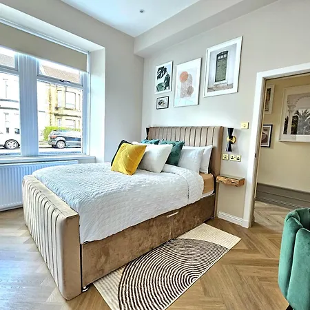 Dom wakacyjny Newly Renovated Gem - Free Parking & Modern Comfort Glasgow