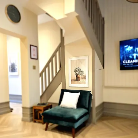 Newly Renovated Gem - Free Parking & Modern Comfort Casa de Férias Glasgow